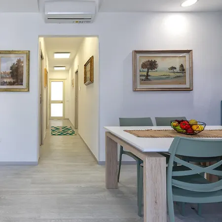 Domus Flavia By Interhome Διαμέρισμα Όλμπια